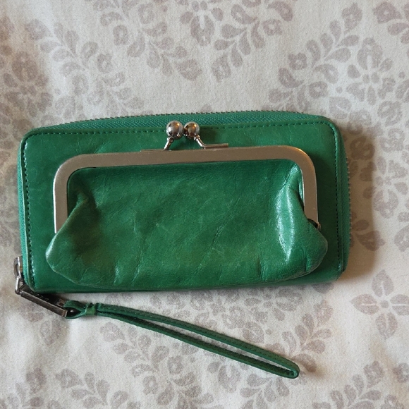 HOBO Handbags - HOBO Green Leather Wristlet Wallet with Kiss-Lock Pocket
